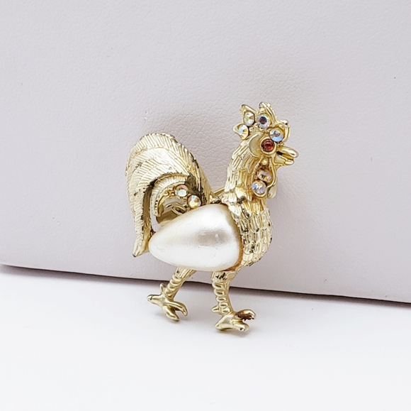 Rooster Brooch with Rhinestones and Pearl Body Gold Tone - Picture 2 of 5